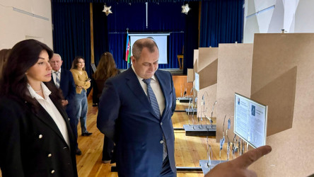 Suraxanı Rayon İcra Hakimiyyətinin başçısı Adil Əliyev Hövsan qəsəbəsində yerləşən "Mirzəağa Əliyev adına Mədəniyyət Evi"nin təşkil etdiyi “Kölgənin əzəməti” adlı sərgiyə baxış keçirib