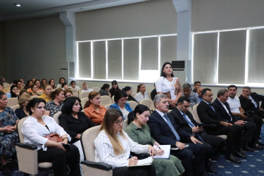 Sentyabrın 10-da Suraxanı Rayon İcra Hakimiyyətinin başçısı Adil Əliyev Bülbülə qəsəbəsində yerləşən 327 saylı tam orta məktəbdə sakinlərlə səyyar görüş keçirib