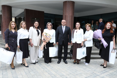 Suraxanı Rayon İcra Hakimiyyətinin təşkilatçılığı ilə “5 oktyabr – Beynəlxalq müəllimlər günü”nə həsr olunmuş tədbir keçirilib.