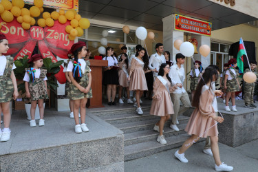 Rayon İcra Hakimiyyətinin baçşısı Adil Əliyev “Son zəng” münasibətilə məzunları təbrik edib