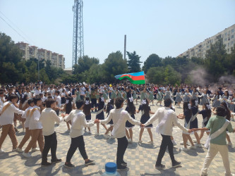 Rayon İcra Hakimiyyətinin baçşısı Adil Əliyev “Son zəng” münasibətilə məzunları təbrik edib