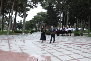 Suraxanıda “Heydər Əliyev və Azərbaycan tarixi” referat-yazı müsabiqəsinin rayon mərhələsinin yekunlarına həsr olunmuş elmi-praktik konfrans keçirilib