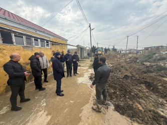 Suraxanı Rayon İcra Hakimiyyətinin başcısı Adil Əliyev rayon ərazisində su basmış ərazilərə baxış keçirdi