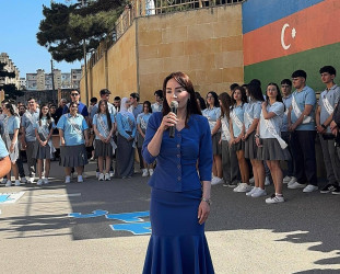 Bu gün ümumtəhsil müəssisələrində “Son zəng” çalınıb Bu münasibətlə Suraxanı rayonunun bütün məktəblərində “Son zəng” tədbirlərində Rayon İcra Hakimiyyəti başçısı Aparatının, qəsəbə inzibati ərazi dairələri üzrə nümayəndəliklərin və bələdiyyələrin məsul əməkdaşları iştirak edərək Rayon İcra Hakimiyyəti başçısının təbriklərini çatdırıblar.