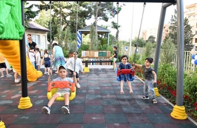 “Bizim həyət” layihəsi çərçivəsində yenilənmiş növbəti həyət sakinlərin istifadəsinə verilib