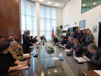 Aprelin 6-da Suraxanı Rayon İcra Hakimiyyətinin başçısı Adil Əliyev Rayon İcra Hakimiyyətində növbəti vətəndaş qəbulu keçirib