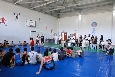 Suraxanı Rayon İcra Hakimiyyətinin təşkilatçılığı ilə “Ahılların təcrübəsi – Gənclərin gələcəyi” adlı layihə çərçivəsində növbəti görüş yunan-roma güləşi üzrə Azərbaycan SSR-nin əməkdar məşqçisi Əli Paşayev ilə təşkil olunub