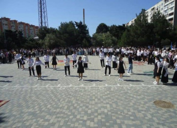 Bu gün ümumtəhsil müəssisələrində “Son zəng” çalınıb Bu münasibətlə Suraxanı rayonunun bütün məktəblərində “Son zəng” tədbirlərində Rayon İcra Hakimiyyəti başçısı Aparatının, qəsəbə inzibati ərazi dairələri üzrə nümayəndəliklərin və bələdiyyələrin məsul əməkdaşları iştirak edərək Rayon İcra Hakimiyyəti başçısının təbriklərini çatdırıblar.