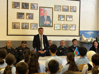 Suraxanı rayonunda "Narkomaniyaya qarşı mübarizə" mövzusunda maarifləndirici tədbirlər Qaraçuxur qəsəbəsində yerləşən 341 №-li və 346 №-li tam orta ümumtəhsil məktəblərində keçirilib