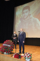 Suraxanı Rayon İcra Hakimiyyətinin başçısı Adil Əliyev Nizami Kino Mərkəzində “Şəhid Analarına Dəstək” İctimai Birliyinin təşkilatçılığı ilə şəhid Zakir Cəfərovun anadan olmasının 30 illiyinə həsr olunmuş “Zakirin essesi” sənədli filminin təqdimat mərasimində iştirak edib
