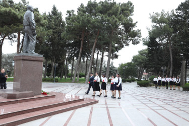 Suraxanıda “Heydər Əliyev və Azərbaycan tarixi” referat-yazı müsabiqəsinin rayon mərhələsinin yekunlarına həsr olunmuş elmi-praktik konfrans keçirilib