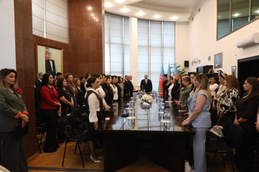 Suraxanı Rayon İcra Hakimiyyətinin təşkilatçılığı ilə “5 oktyabr – Beynəlxalq müəllimlər günü”nə həsr olunmuş tədbir keçirilib.