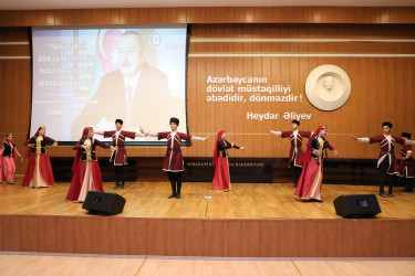 Sentyabrın 11-də Suraxanıda 600-dən yuxarı bal toplayan məzunlarla görüş keçirildi