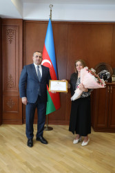 Suraxanı Rayon İcra Hakimiyyətinin başçısı Adil Əliyev bir neçə müəssisə rəhbərini yubileyləri münasibətilə təbrik edib