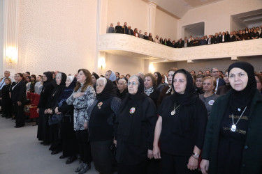 Suraxanıda “Konstitusiya və Suverenlik İli” çərçivəsində Şanlı tariximizin ən şərəfli və qürurverici səhifələrinə həkk olunmuş 8 noyabr – Zəfər gününün 5-ci ildönümü münasibətilə “Zəfər Bayrağına düzlən!” adlı vətənpərvərlik tədbiri keçirilib