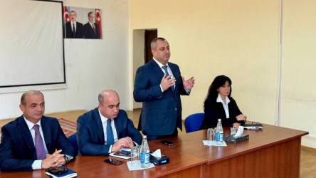 Oktyabrın 22-də Suraxanı Rayon İcra Hakimiyyətinin başçısı Adil Əliyev E.Cəfərov adına 118 №-li tam orta məktəbdə Hövsan qəsəbə sakinləri ilə görüşüb