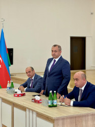 Avqustun 28-də Suraxanı Rayon İcra Hakimiyyətinin başçısı Adil Əliyev Əmircan qəsəbəsində yerləşən 154 saylı tam orta məktəbdə sakinlərlə səyyar görüş keçirib