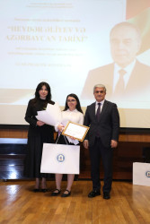 Suraxanıda “Heydər Əliyev və Azərbaycan tarixi” referat-yazı müsabiqəsinin rayon mərhələsinin yekunlarına həsr olunmuş elmi-praktik konfrans keçirilib