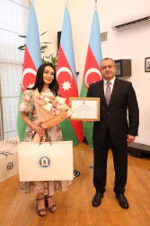 Suraxanı Rayon İcra Hakimiyyətinin təşkilatçılığı ilə “5 oktyabr – Beynəlxalq müəllimlər günü”nə həsr olunmuş tədbir keçirilib.
