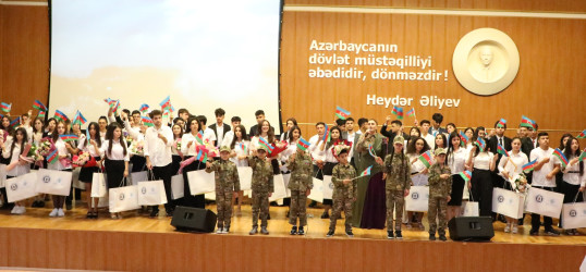 Sentyabrın 11-də Suraxanıda 600-dən yuxarı bal toplayan məzunlarla görüş keçirildi