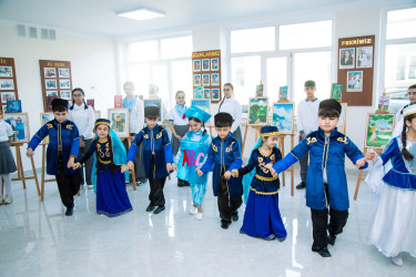 21 Fevral – Beynəlxalq Ana dili günü münasibətilə Suraxanı rayonu, 226 nömrəli tam orta məktəbdə “Ana dilim, varlığım” adlı ədəbi-bədii gecə keçirilib