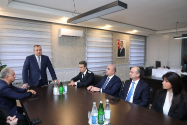 Azərbaycanda prokurorluq orqanlarının yaranmasının 107 illiyi və  prokurorluq işçilərinin peşə bayramı günü münasibətilə Suraxanı Rayon İcra Hakimiyyətinin başçısı Adil Əliyev, Rayon prokuroru Rəşid Mahmudov, RİHB-nin müavinləri və rayon Prokurorluğunun əməkdaşları Ümummilli lider Heydər Əliyevin Suraxanı rayonunda adını daşıyan parkda ucalan abidəsini ziyarət edib, önünə gül dəstələri düzərək xatirəsini ehtiramla anıblar