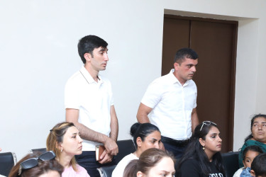 İyulun 15-də Suraxanı Rayon İcra Hakimiyyətinin başçısı Adil Əliyevin vətəndaşlarla növbəti səyyar görüşü Yeni Suraxanı qəsəbəsi, 85 nömrəli tam orta ümumtəhsil məktəbində keçirilib