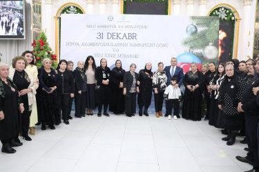 Suraxanı Rayon İcra Hakimiyyətinin və YAP Suraxanı Rayon Təşkilatının birgə təqdimatında “Konstitusiya və suverenlik ili” çərçivəsində 31 Dekabr - Dünya Azərbaycanlılarının Həmrəyliyi Günü və Yeni il bayramı münasibətilə “Milli həmrəylik və dövlətçilik” adlı tədbir keçirilib