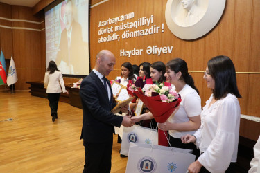 Sentyabrın 11-də Suraxanıda 600-dən yuxarı bal toplayan məzunlarla görüş keçirildi