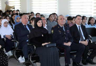 Martın 12-də Suraxanı Rayon İcra Hakimiyyətinin təşəbbüsü, Hövsan Bələdiyyəsində “Gender məsələləri və məişət zorakılığı ilə mübarizəyə dair komissiya”nın və S.S.Axundov adına 172 saylı tam orta ümumtəhsil məktəbinin birgə təşkilatçılığı ilə “Təhsildən yayınma: səbəblər və qarşısının alınması yolları” adlı tədbir təşkil olunub