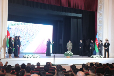 Suraxanıda “Konstitusiya və Suverenlik İli” çərçivəsində Şanlı tariximizin ən şərəfli və qürurverici səhifələrinə həkk olunmuş 8 noyabr – Zəfər gününün 5-ci ildönümü münasibətilə “Zəfər Bayrağına düzlən!” adlı vətənpərvərlik tədbiri keçirilib