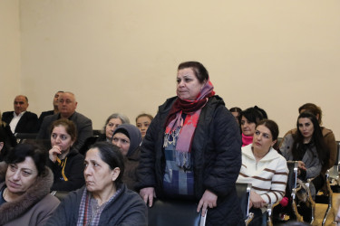 Suraxanı RİH başçısı Adil Əliyev Qaraçuxur qəsəbəsə  sakinləri ilə səyyar görüş keçirib