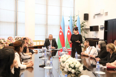 Suraxanı Rayon İcra Hakimiyyətinin təşkilatçılığı ilə “5 oktyabr – Beynəlxalq müəllimlər günü”nə həsr olunmuş tədbir keçirilib.