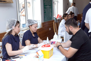 İyunun 25-də Aşura günü münasibətilə Suraxanı rayonunda yerləşən Qaraçuxur məscidində ənənəvi könüllü qanvermə aksiyası təşkil olunub