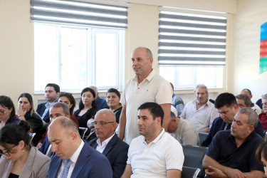 Sentyabrın 23-də Suraxanı Rayon İcra Hakimiyyətinin başçısı Adil Əliyevin vətəndaşlarla növbəti səyyar görüşü Hövsan qəsəbəsində yerləşən 270 nömrəli tam orta ümumtəhsil məktəbində keçirilib