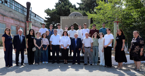 Suraxanı Rayon İcra Hakimiyyətinin təşkilatçılığı ilə “Ahılların təcrübəsi – Gənclərin gələcəyi” adlı layihə çərçivəsində növbəti görüş “Suraxanı maşınqayırma zavodu” ASC-də uzun illər direktor vəzifəsində çalışmış, rayon Ağsaqqallar şurasının sədri Arif Babayev ilə təşkil olunub