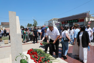 Suraxanı rayonunda Heydər Əliyevin hakimiyyətə birinci gəlişinin 56-cı ildönümü münasibətilə Suraxanı rayonu, Yeni Suraxanı qəsəbəsi, 14 İyul küçəsində Ulu öndərin siyasi hakimiyyətə gəlişini əks etdirən Xatirə kompleksi ziyarət olunub.