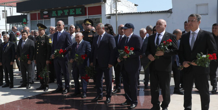 “Şəhərsalma və Memarlıq İli” çərçivəsində Suraxanı Rayon İcra Hakimiyyəti tərəfindən rayon ərazisində həyata keçirilən genişmiqyaslı abadlıq-quruculuq tədbirləri davam edərək Yeni Suraxanı qəsəbəsində də əsaslı yenidənqurma işləri aparılıb