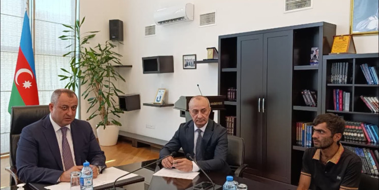 Avqustun 24 -də Suraxanı Rayon İcra Hakimiyyətinin başçısı Adil Əliyev Rayon İcra Hakimiyyətində növbəti vətəndaş qəbulu keçirib