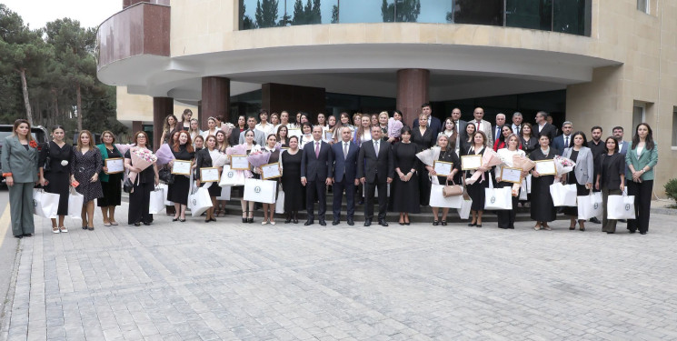 Suraxanı Rayon İcra Hakimiyyətinin təşkilatçılığı ilə “5 oktyabr – Beynəlxalq müəllimlər günü”nə həsr olunmuş tədbir keçirilib.