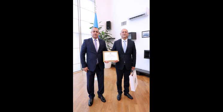 Suraxanı Rayon İcra Hakimiyyətinin başçısı Adil Əliyev 31 saylı Suraxanı ikinci Seçki dairəsi Dairə Seçki Komissiyasının sədri Bayramov İlham Möhübbət oğlunu və RİHB-nin Qaraçuxur qəsəbə inzibati ərazi dairəsi üzrə nümayəndəsi İbrahimov Yusif Nəsib oğlunu yubileyləri münasibətilə təbrik edib.