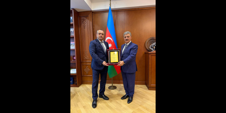 Suraxanı Rayon İcra Hakimiyyətinin başçısı Adil Əliyev Rayon Mənzil Kommunal-Təsərrüfatı Birliyinin müdiri Məmmədov Mais İlyas oğlunu 65 illik yubileyi münasibətilə təbrik edib və onu rayonun sosial-iqtisadi həyatında uzun illər səmərəli fəaliyyətinə görə təltif edib