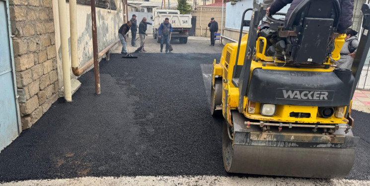 Suraxanı rayonunda abadlıq işləri geniş miqyas alaraq qəsəbələrdə təmir-bərpa işləri davam etdirilir. Rayonun yol infrastrukturunun yaxşılaşdırılması da əsas prioritet məsələlərdəndir və bu istiqamətdə tədbirlər həyata keçirilir