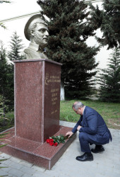 Bu gün Suraxanı rayonunda Milli Qəhrəman Albert Aqarunovun xatirəsi anılıb