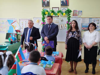 Sentyabrın 15-də “Bilik Günü”nə həsr olunmuş tədbirlərdə Rayon İcra Hakimiyyətinin məsul  əməkdaşları iştirak edərək Rayon İcra Hakimiyyəti başçısının təbriklərini çatdırıblar