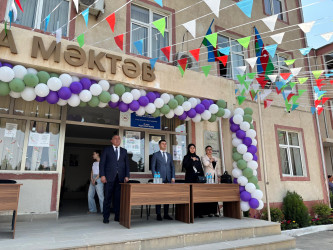 Rayon İcra Hakimiyyətinin baçşısı Adil Əliyev “Son zəng” münasibətilə məzunları təbrik edib