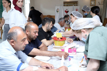İyunun 25-də Aşura günü münasibətilə Suraxanı rayonunda yerləşən Qaraçuxur məscidində ənənəvi könüllü qanvermə aksiyası təşkil olunub