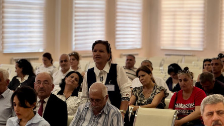 Avqustun 28-də Suraxanı Rayon İcra Hakimiyyətinin başçısı Adil Əliyev Əmircan qəsəbəsində yerləşən 154 saylı tam orta məktəbdə sakinlərlə səyyar görüş keçirib