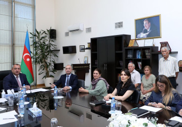 İyunun 1-də Suraxanı Rayon İcra Hakimiyyətinin başçısı Adil Əliyev Rayon İcra Hakimiyyətində növbəti vətəndaş qəbulu keçirib