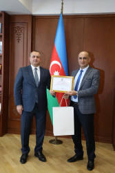 Suraxanı Rayon İcra Hakimiyyətinin başçısı Adil Əliyev bir neçə müəssisə rəhbərini yubileyləri münasibətilə təbrik edib